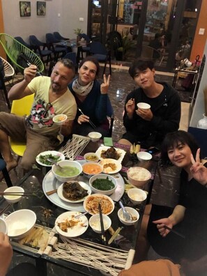 Living area - Hello Sapa Hostel (Sa Pa)