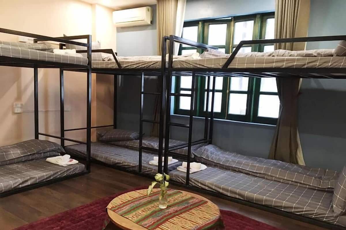 Basic Shared Dormitory | Laptop workspace, free WiFi