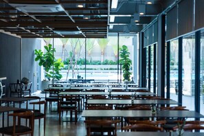 Breakfast area - Reno Hotel Bangkok (Bangkok)