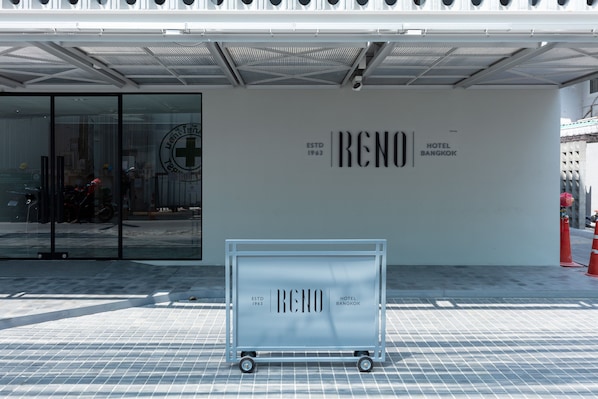 A hotel entrance with a sign reading "RENOHOTEL BANGKOK ESTD 1963". - Reno Hotel Bangkok (Bangkok)
