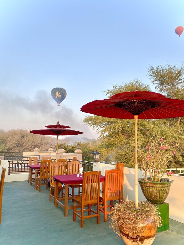 Khu ẩm thực ngoài trời