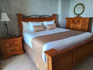 2 Schlafzimmer, Zimmersafe, Schreibtisch, Bügeleisen/Bügelbrett