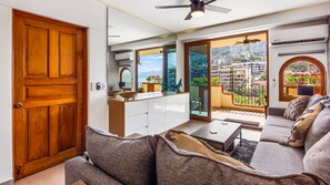 Smart TV, books, stereo