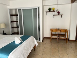 2 bedrooms, iron/ironing board, free WiFi, bed sheets - Apartamentos Reforma. The best option in Guatemala City (Guatemala)