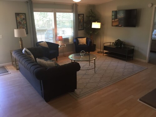 Escape the City; Country Living at its Best at our 600 acre horse/cattle farm.