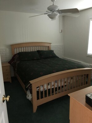 2 室のベッドルーム、アイロン / アイロン台、WiFi (無料)、ベッドシーツ