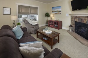 Smart TV, fireplace