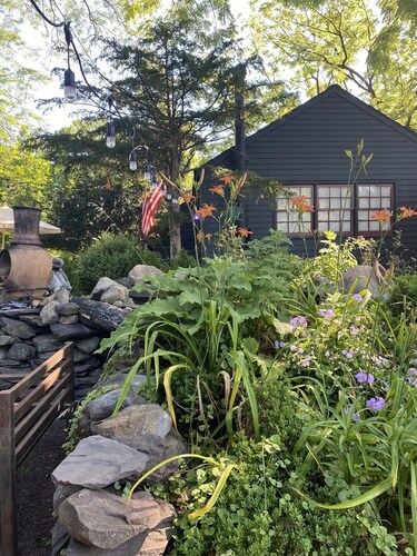 Cozy designer Cottage on private historic estate-near NYC-Oasis in Metropolis