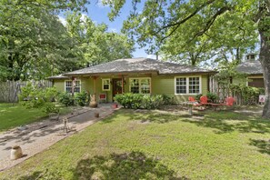 Exterior - New Hot Tub! Beautiful 1.6 Acre Lake House on Secluded Cove (Mabank)