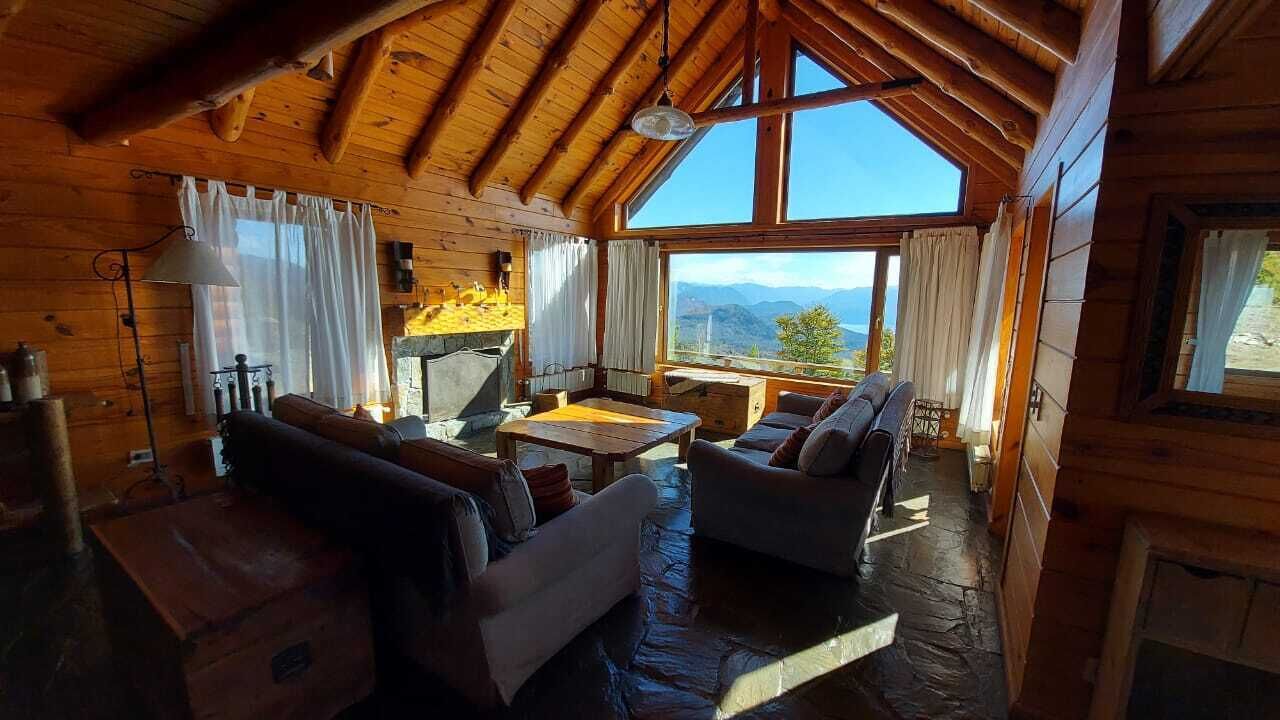 Fernseher, Kamin, DVD-Player