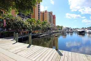 Marina - The sun is calling - walk to dining & shops - SW Cape with fully Inclusive rates (Cape Coral)