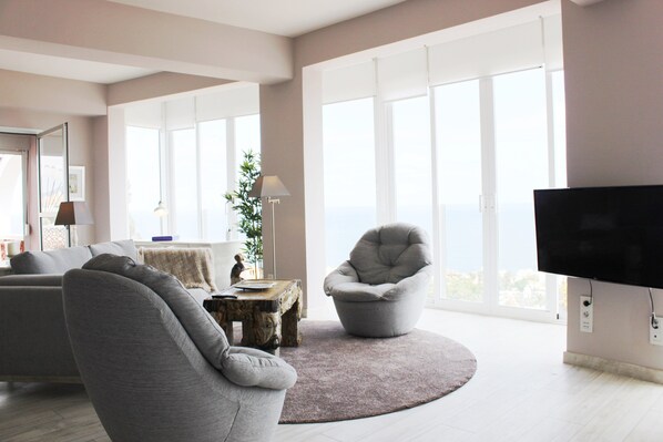 TV, DVD player