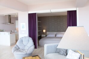 Iron/ironing board, internet, bed sheets