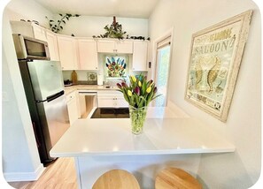 Coffee/tea maker, fridge, microwave, oven - Coastal Cottage 1 (Santa Rosa Beach)