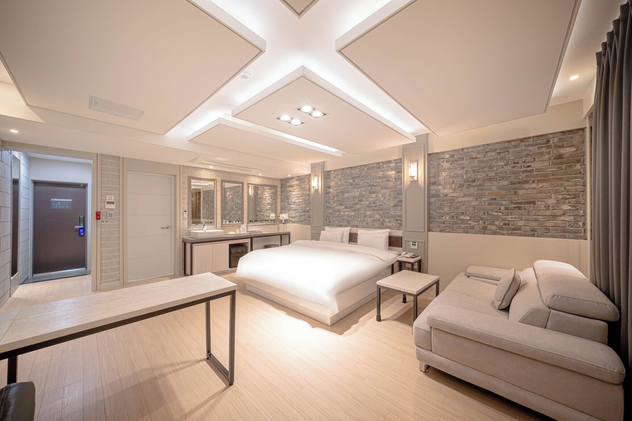 Standard Double Room, Non Smoking, City View | Premium bedding, down comforters, individually decorated, desk