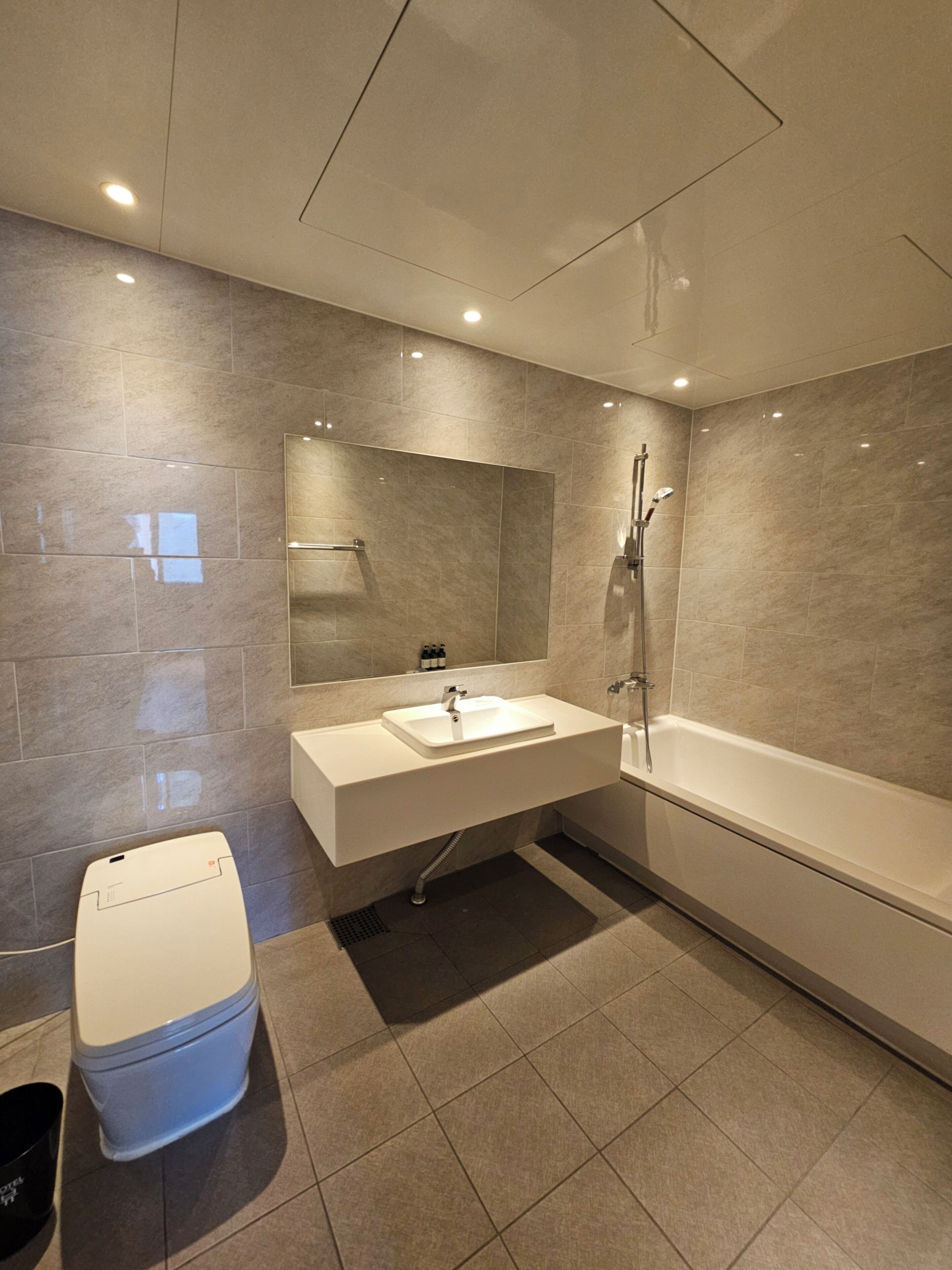 standard twin room, multiple beds, non smoking, city view | bathroom | designer toiletries, hair dryer, bathrobes, slippers