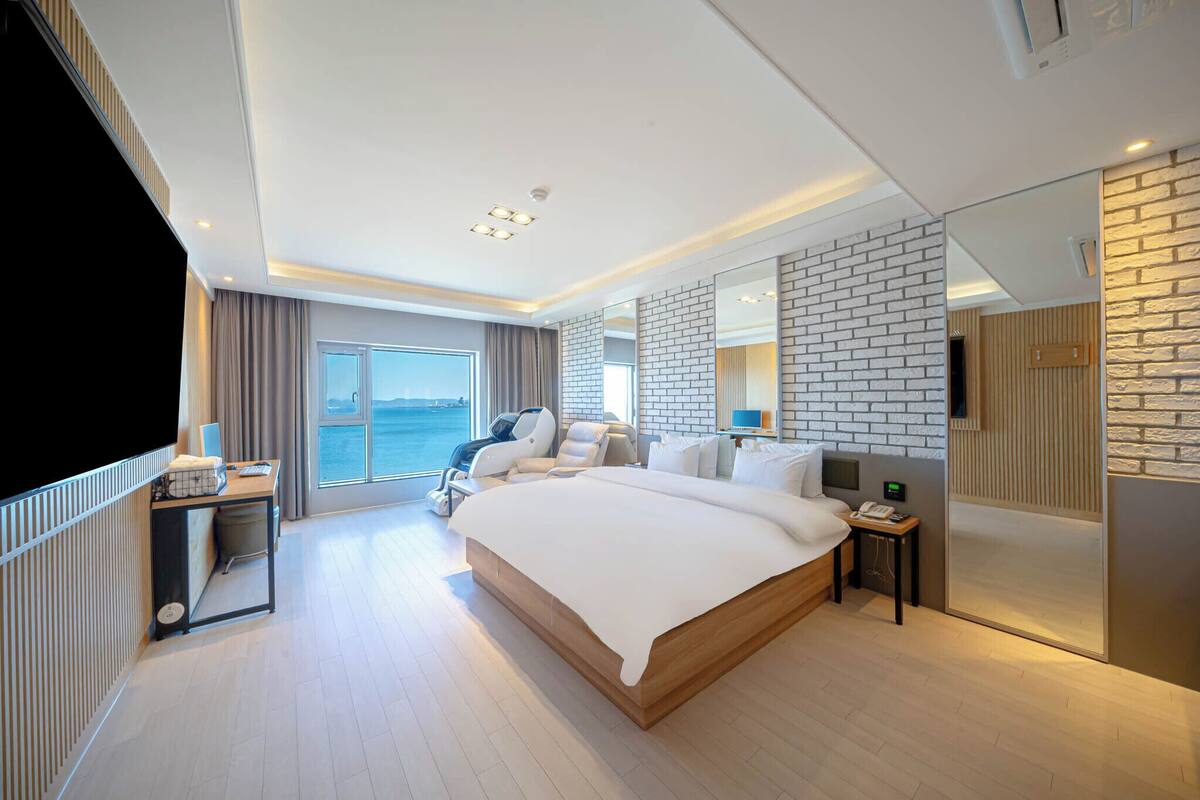 Premium Double Room, Non Smoking, Ocean View | Premium bedding, down comforters, laptop workspace, blackout drapes