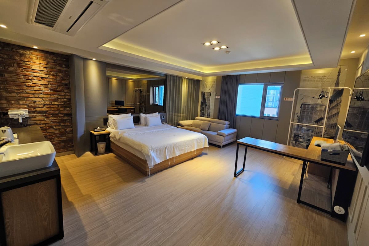 standard double room, non smoking, city view | premium bedding, down duvets, individually decorated, desk