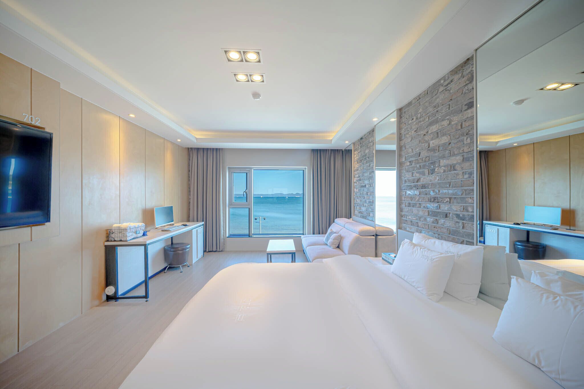 Habitación doble Deluxe, para no fumadores, vista al océano | Ropa de cama de alta calidad, edredón y decoración personalizada 