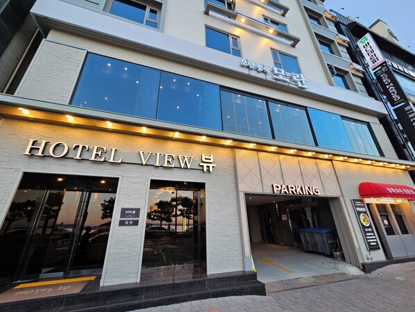 ด้านหน้าที่พัก