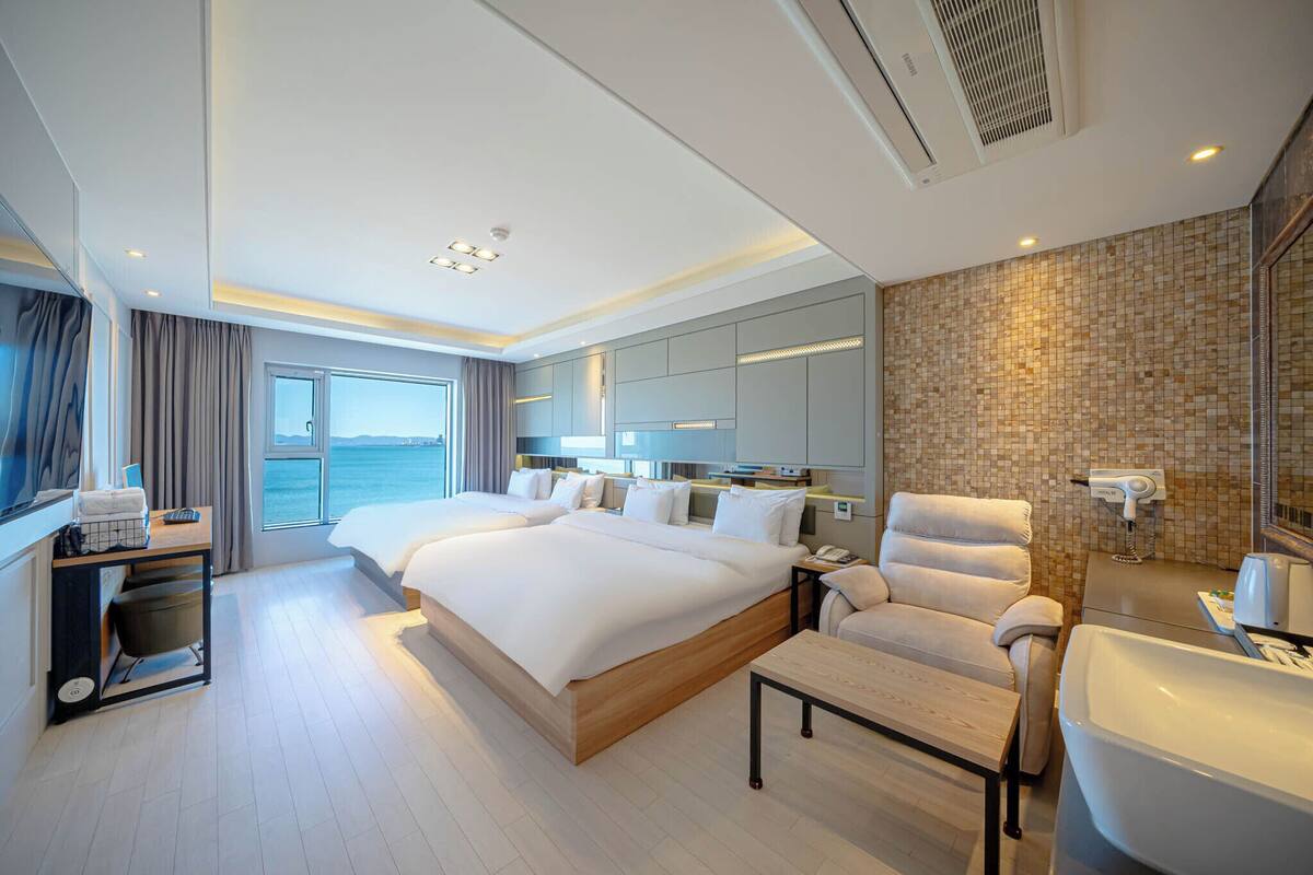 Premium Twin Room, Non Smoking, Ocean View | Premium bedding, down comforters, laptop workspace, blackout drapes
