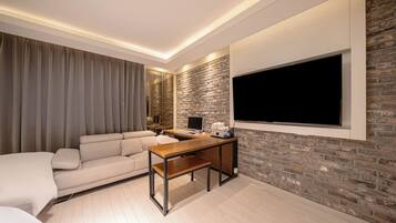 Standard Twin Room, Multiple Beds, Non Smoking, City View | Premium bedding, down comforters, individually decorated, desk