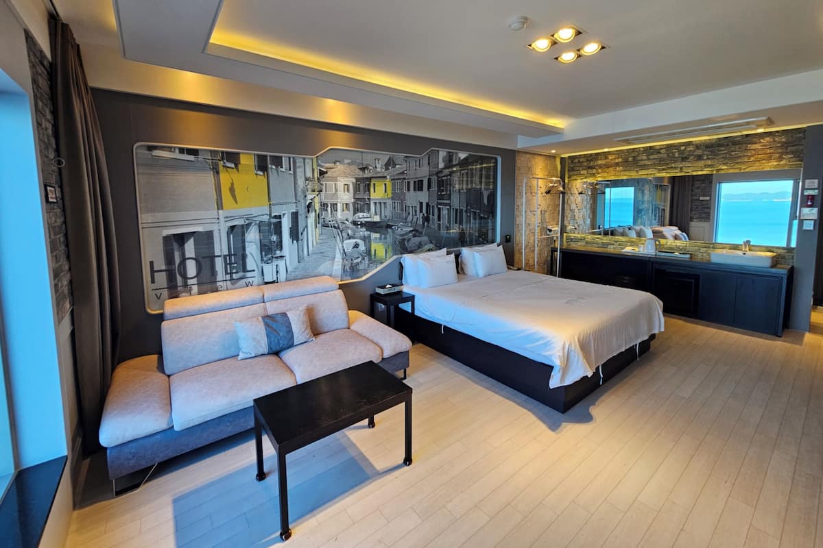 Chambre Deluxe double, non-fumeur, vue sur l’océan | Literie de qualité, couette en duvet, décor unique, bureau
