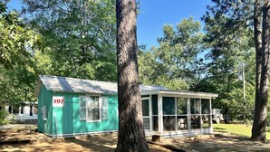 A small, single-story building with a green exterior and a white roof, labeled with the number 197. - CUTE CABIN, PRIVATE HOT TUB, QUEEN BED, SMALL TOWN, 4 MILES TO RATCLIFF LAKE (Kennard)