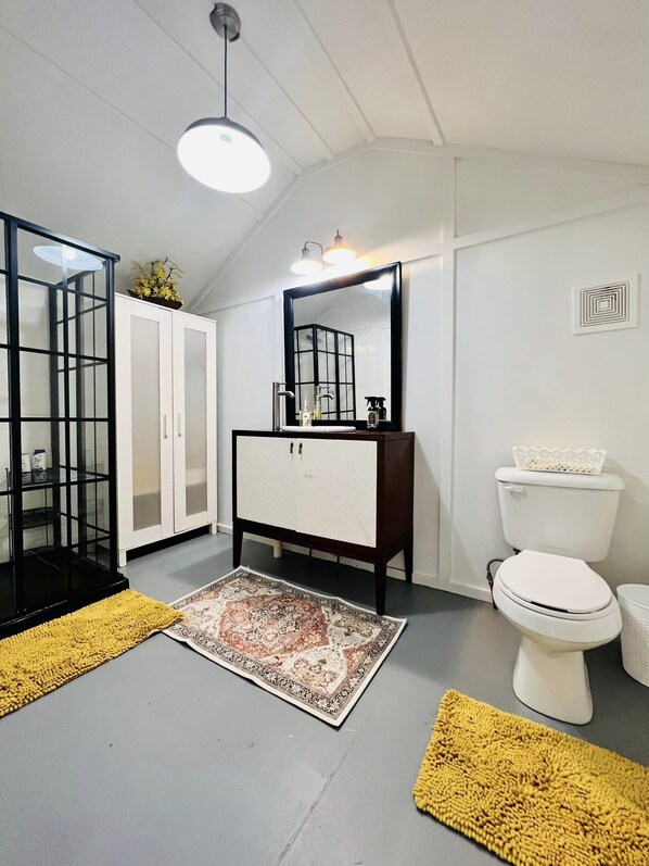 タオル、石鹸、トイレットペーパー