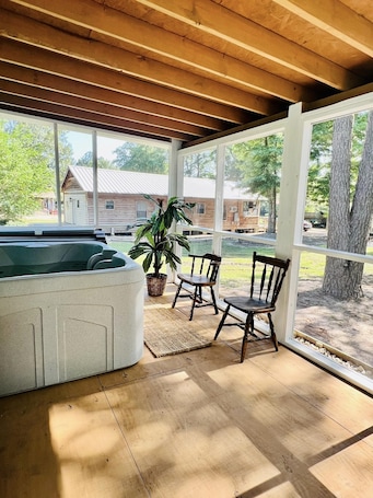 Terrace/patio. CUTE CABIN, PRIVATE HOT TUB, QUEEN BED, SMALL TOWN, 4 MILES TO RATCLIFF LAKE
