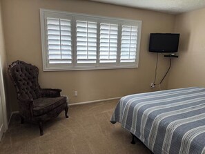 4 bedrooms, iron/ironing board, free WiFi, bed sheets