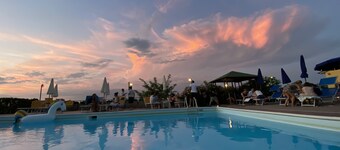 IDEAL HOLIDAYS The Cellar