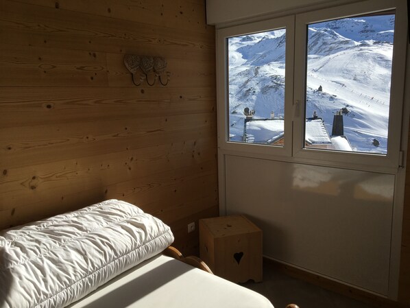 6 bedrooms, travel crib, WiFi