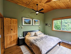 3 habitaciones, tabla de planchar con plancha, wifi y ropa de cama