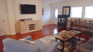 Een smart-tv, videogames en een dvd-speler