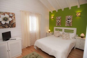 3 bedrooms, in-room safe, iron/ironing board, free WiFi