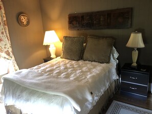 3 dormitorios, tabla de planchar con plancha, cuna de viaje