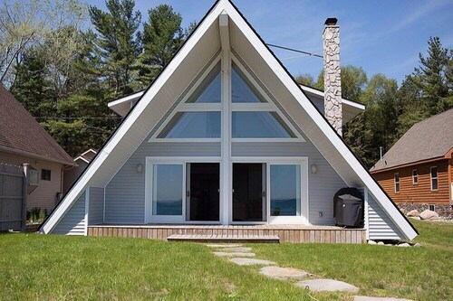 The Winfish House- Steps From Sandy White Beach!!