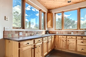 Interior - Delightful Adobe 2 Bedroom in Crestone with Spectacular Views (Crestone)