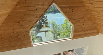 Kenai Riverfront Chalet Centrally Located On The Kenai Peninsula