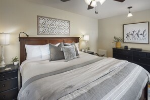 Tabla de planchar con plancha, wifi gratis, ropa de cama