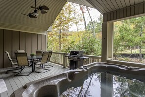 Outdoor dining - Magnolia Cottage • Luxury Hot Tub Hideaway (Asheville)