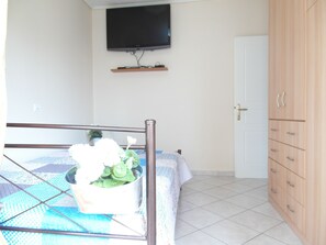 1 bedroom, iron/ironing board, free WiFi, bed sheets