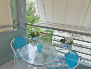 Outdoor dining - ATHENS METRO MALL apartment (Άγιος Δημήτριος)