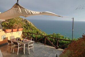 Outdoor dining - VILLA ROMANTIC COVE amazing sea view villa (Sperlonga)