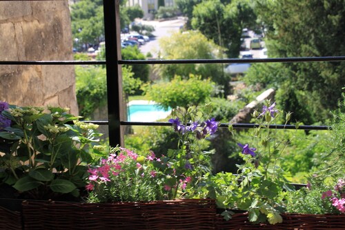 Huoneisto sijaitsee historiallisen kaupungin sydämessä - 50 m Place aux Herbesistä