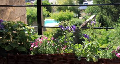 Huoneisto sijaitsee historiallisen kaupungin sydämessä - 50 m Place aux Herbesistä