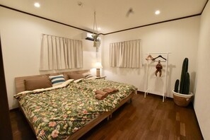 5 bedrooms, premium bedding, individually decorated, laptop workspace - House Kira (Chatan)