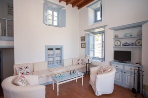 Televisión, chimenea, estéreo