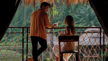 Standard Room with Cliff View | Frigobar, individualmente decorados, escrivaninha, Wi-Fi de cortesia